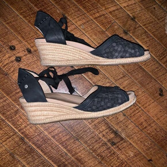 Uggs Delmer navy woven raffia strappy size 7 peep toe wedge sandals - Picture 3 of 5